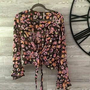 Free People, Floral, long sleeve tie top!